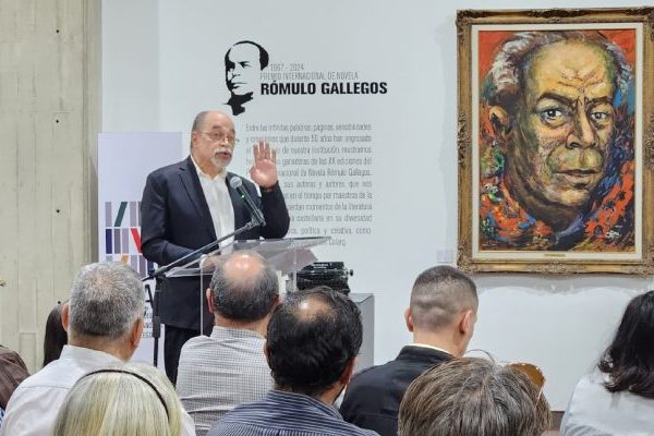 Pedro Calzadilla, historiador y presidente del Celarg, resaltó la importancia y el prestigio de este galardón que celebra la novela en lengua castellana